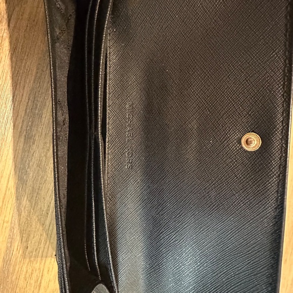 Michael Kors wallet - Picture 5 of 5